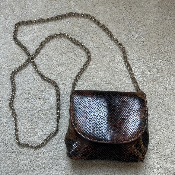 Banana Republic Handbags - EUC Banana Republic crossbody bag mini snakeskin animal print. 7 inches wide.